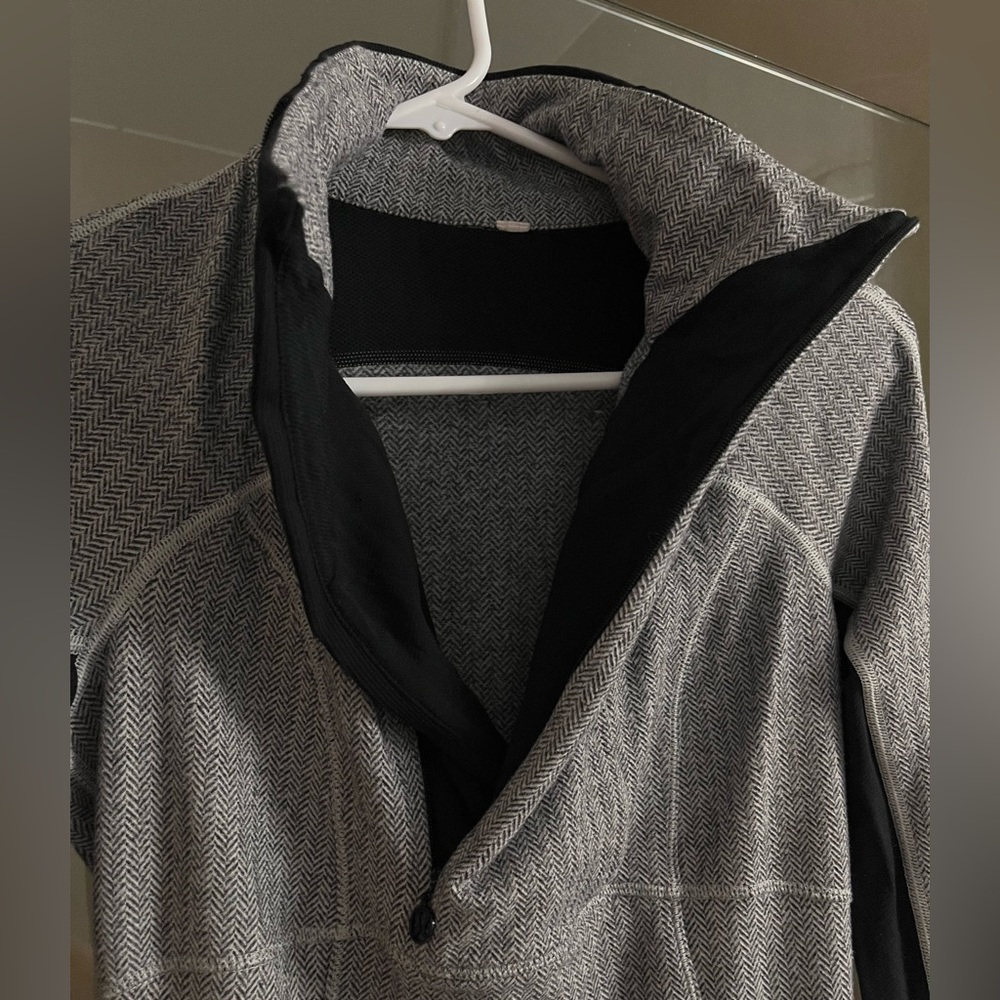 Lululemon gray and black herringbone half zip 4 - Picture 5 of 12